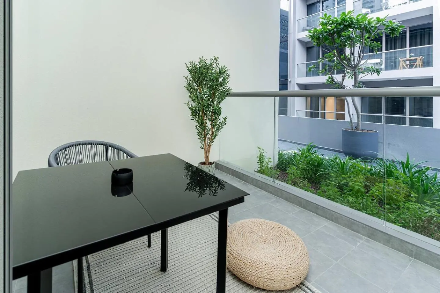 Apartment Cozy & Lux Studio-Walk To Burj Khalifasleeps 3 Dubai
