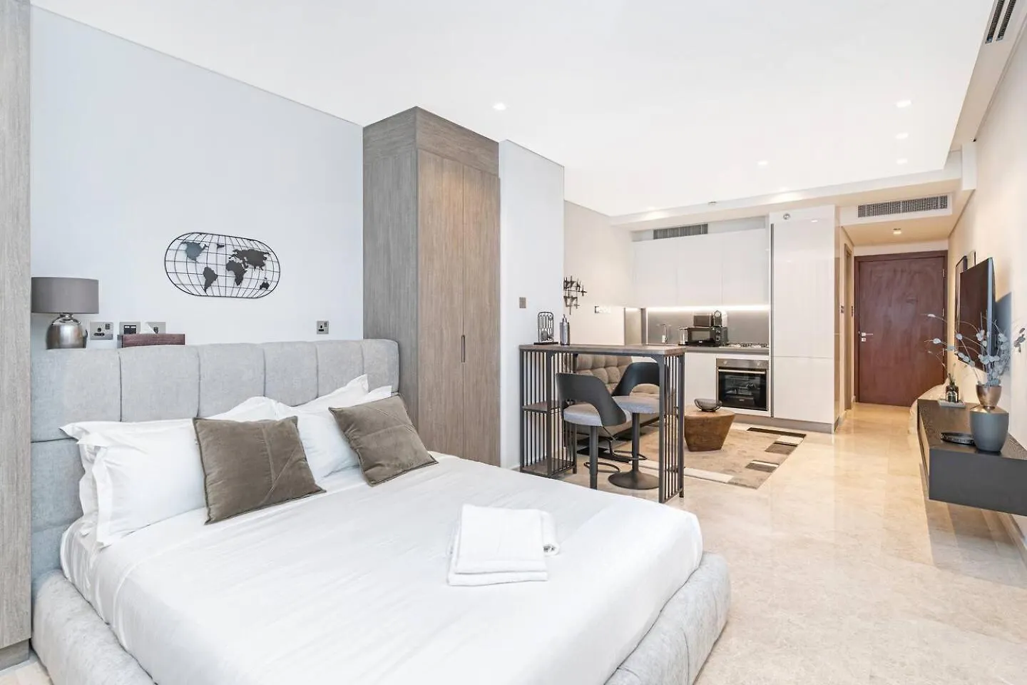 Apartment Cozy & Lux Studio-Walk To Burj Khalifasleeps 3 Dubai United Arab Emirates