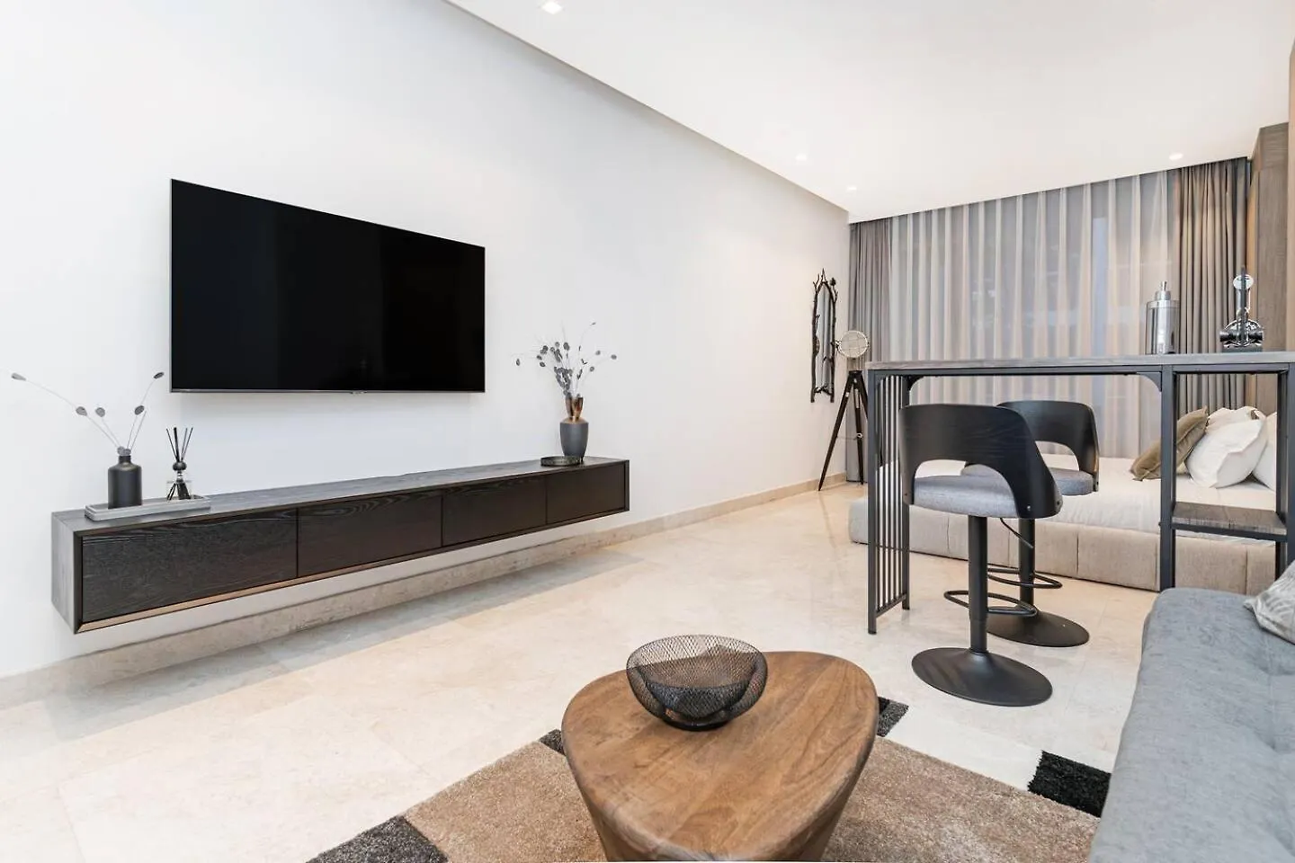 Cozy & Lux Studio-Walk To Burj Khalifasleeps 3 Dubai Apartment