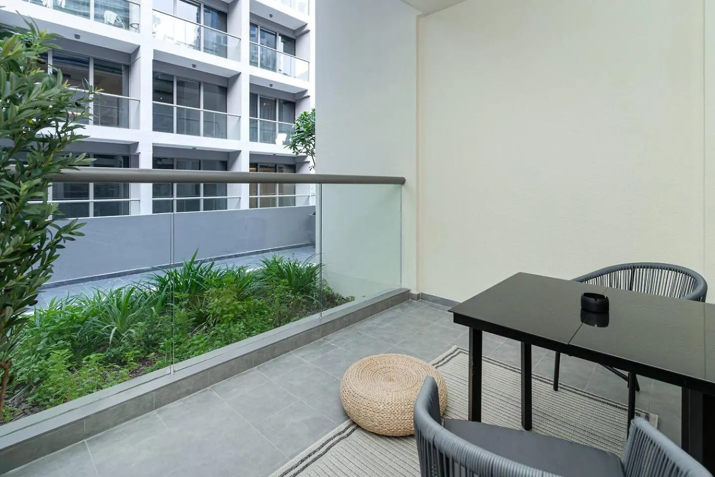 Apartment Cozy & Lux Studio-Walk To Burj Khalifasleeps 3 Dubai