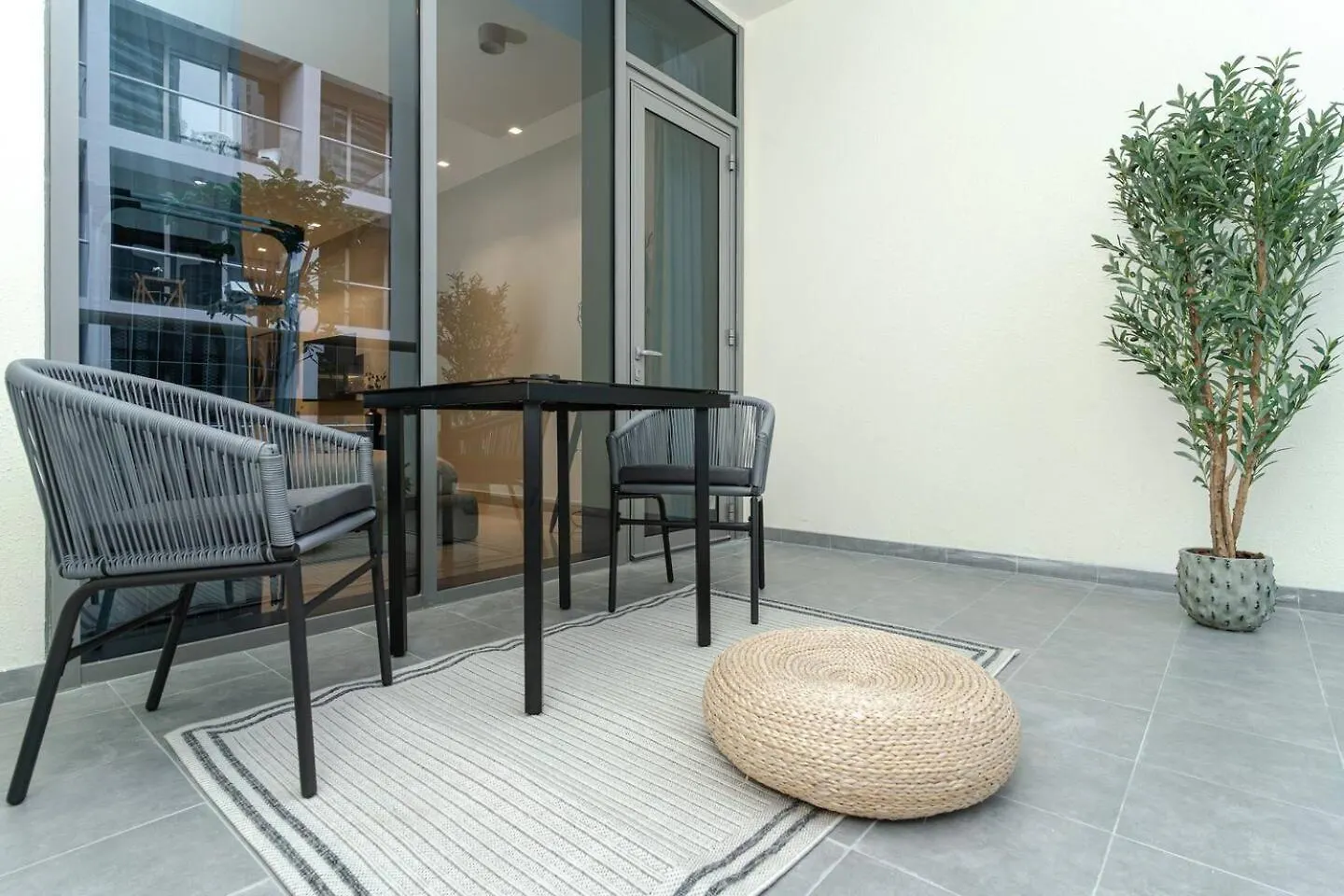 Apartment Cozy & Lux Studio-Walk To Burj Khalifasleeps 3 Dubai United Arab Emirates