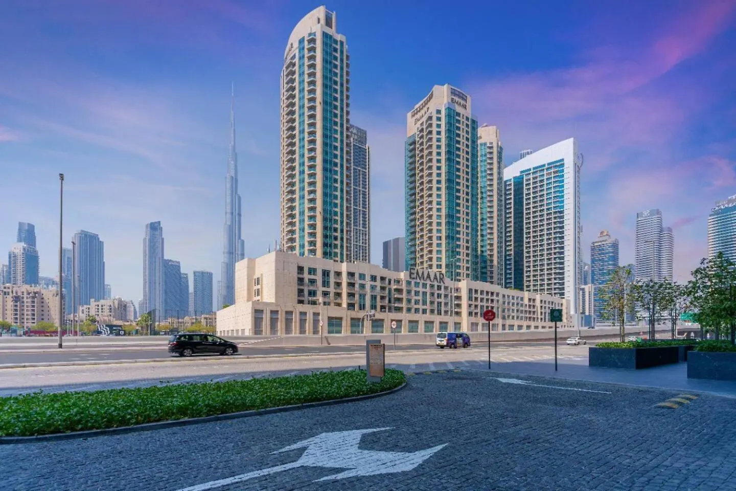 Cozy & Lux Studio-Walk To Burj Khalifasleeps 3 Dubai Apartment
