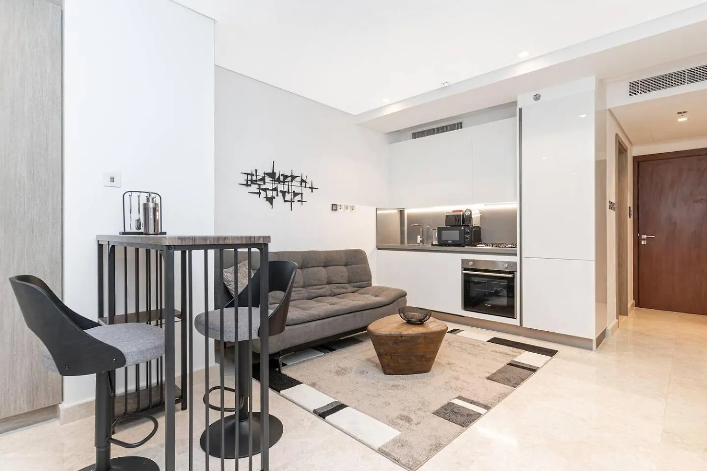 Cozy & Lux Studio-Walk To Burj Khalifasleeps 3 Dubai Apartment