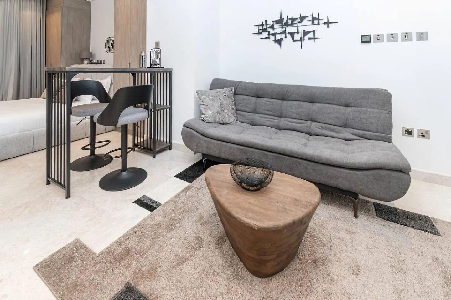 Cozy & Lux Studio-Walk To Burj Khalifasleeps 3 Dubai Apartment