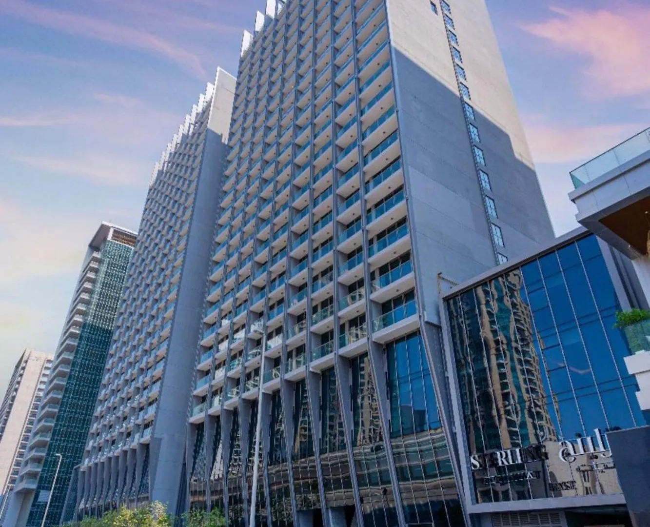 Cozy & Lux Studio-Walk To Burj Khalifasleeps 3 Dubai Apartment
