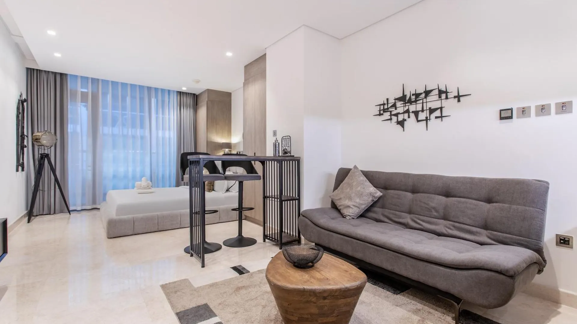 Apartment Cozy & Lux Studio-Walk To Burj Khalifasleeps 3 Dubai